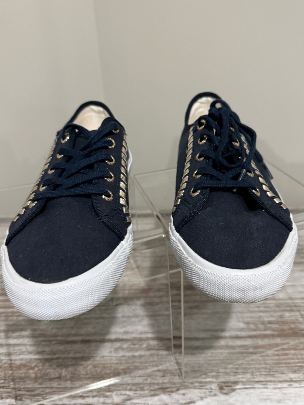 JACK ROGERS NAVY/GOLD EYELET LACE UP SNEAKER SIZE 8